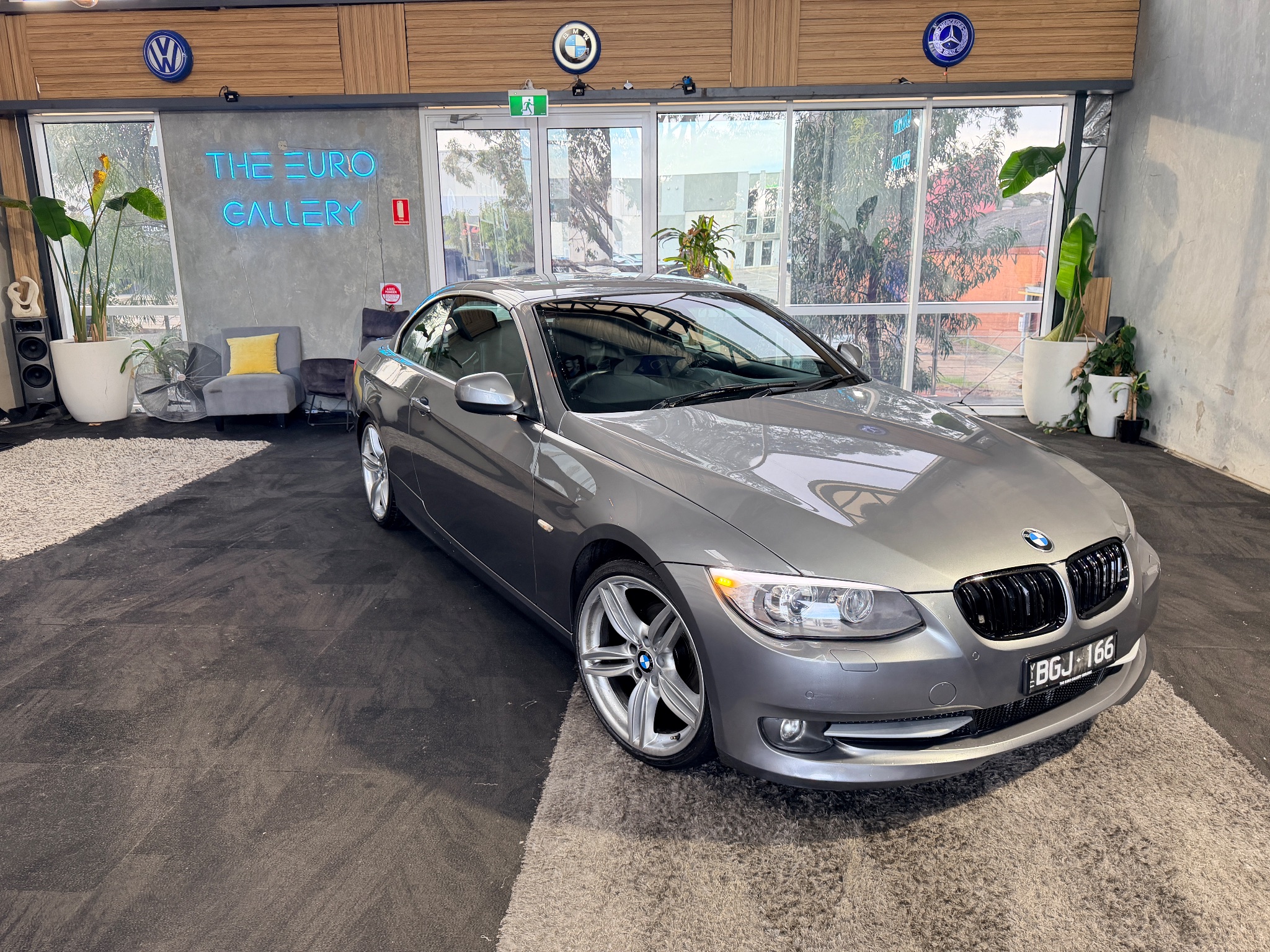2012 BMW 320d convertible in Space grey — photo 3