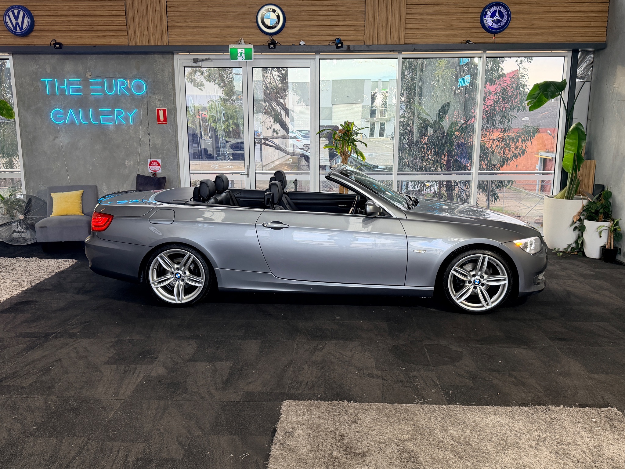2012 BMW 320d convertible in Space grey — photo 2