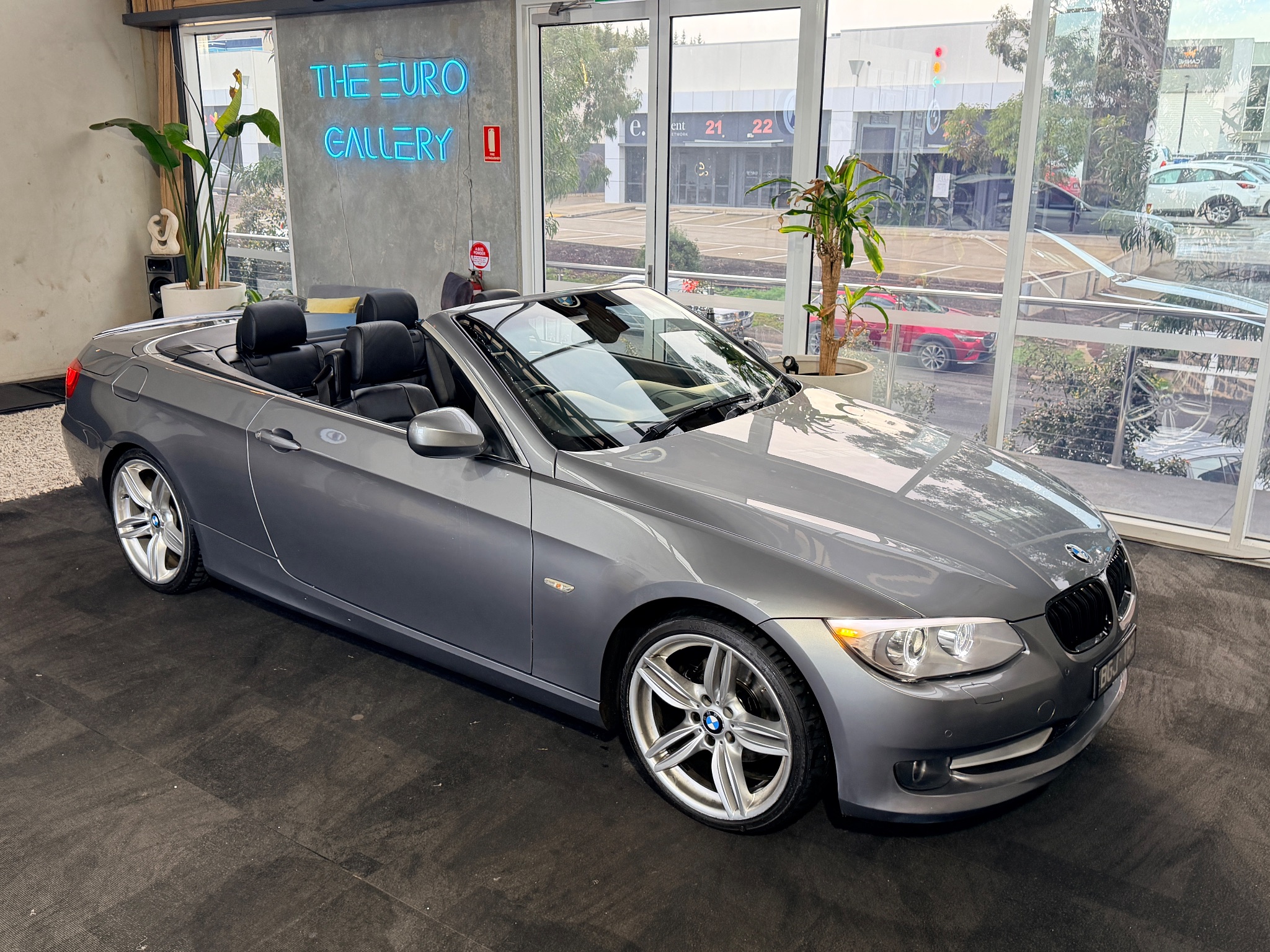 2012 BMW 320d convertible in Space grey — photo 4