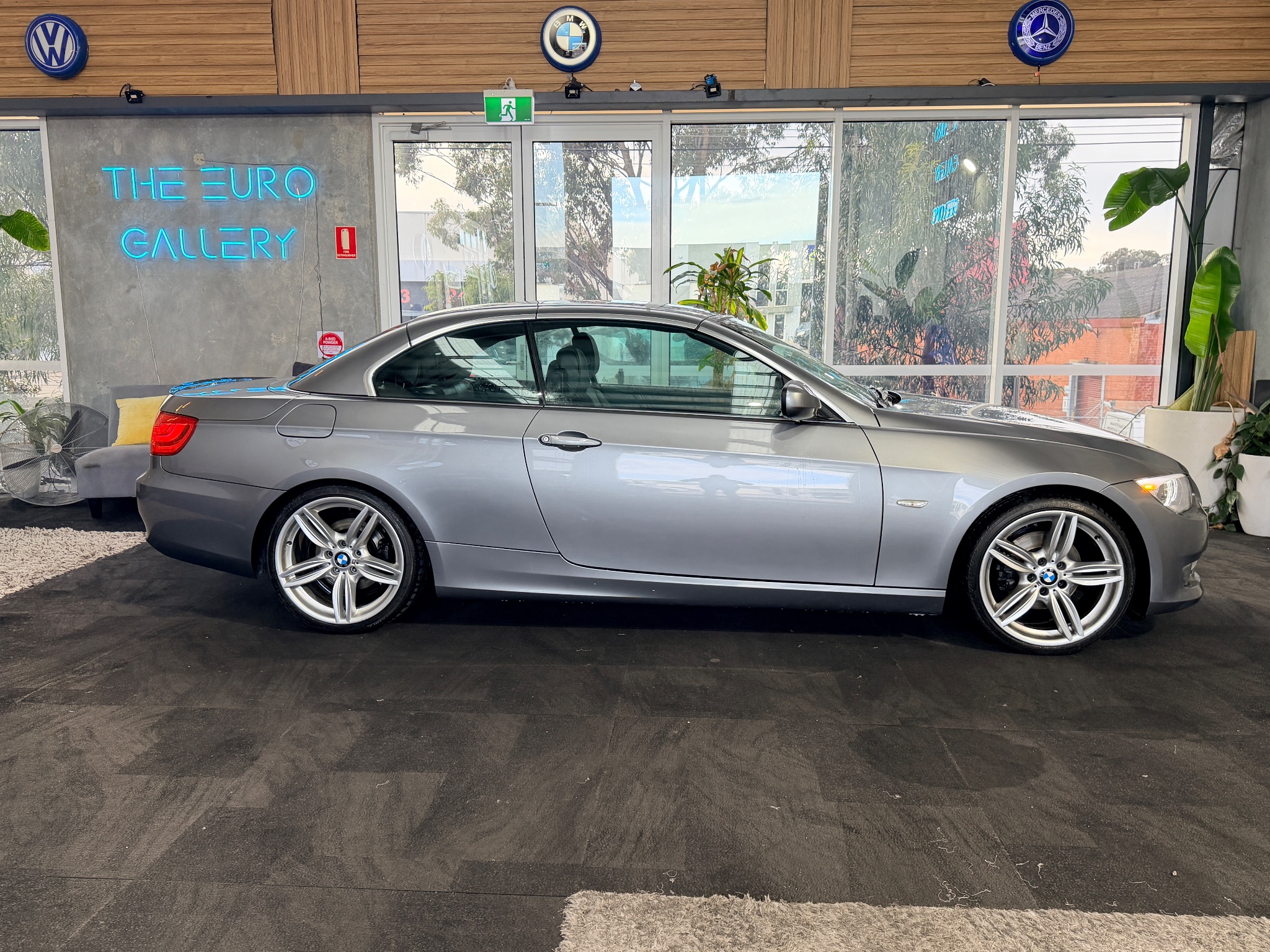 2012 BMW 320d convertible in Space grey — photo 10