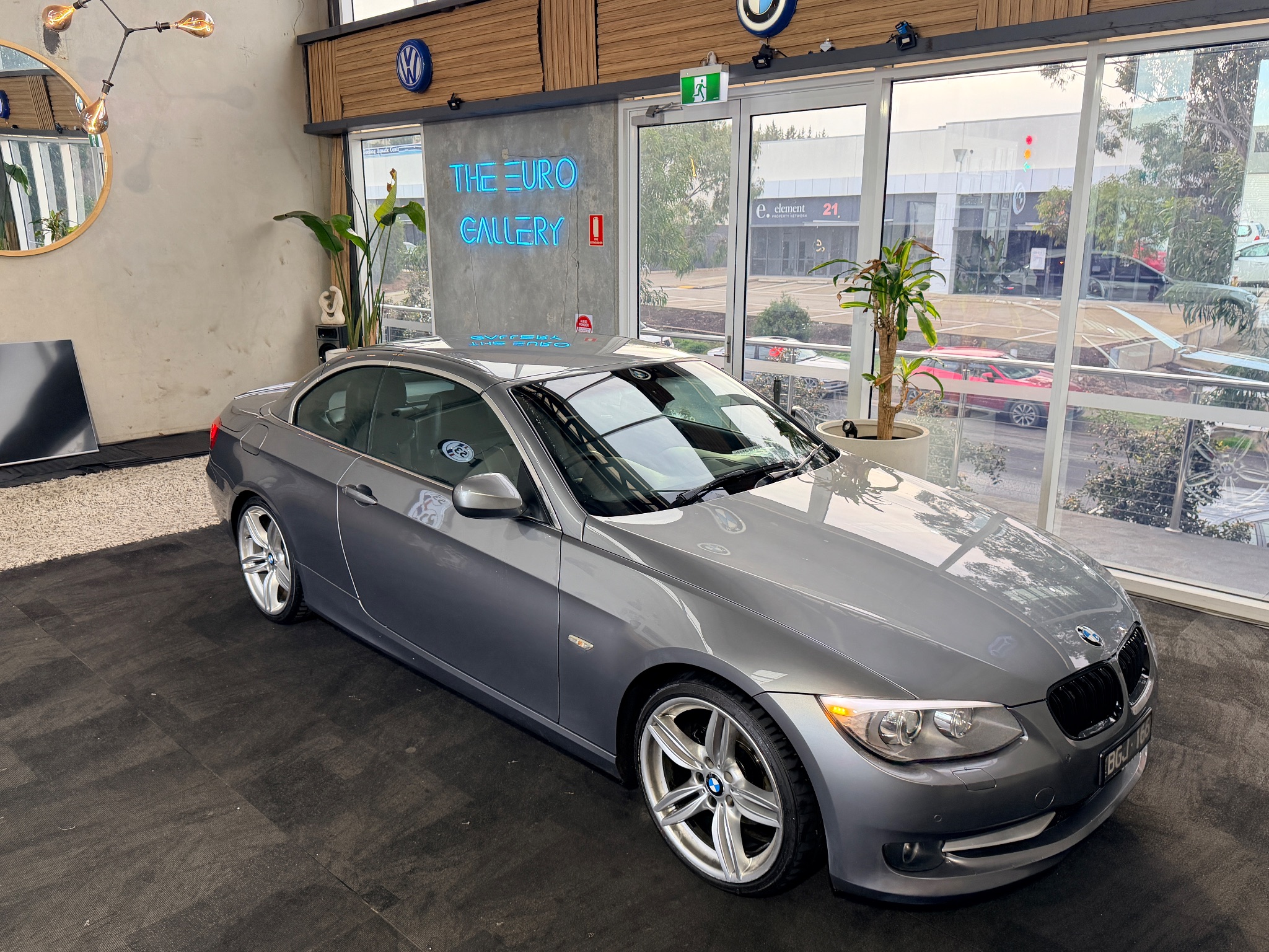 2012 BMW 320d convertible in Space grey — photo 9