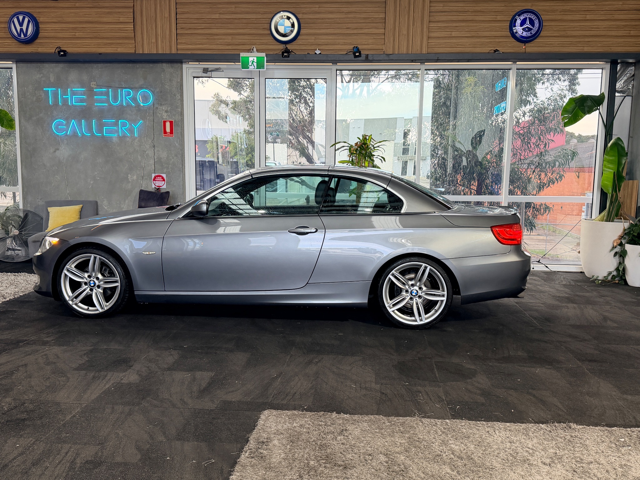 2012 BMW 320d convertible in Space grey — photo 5