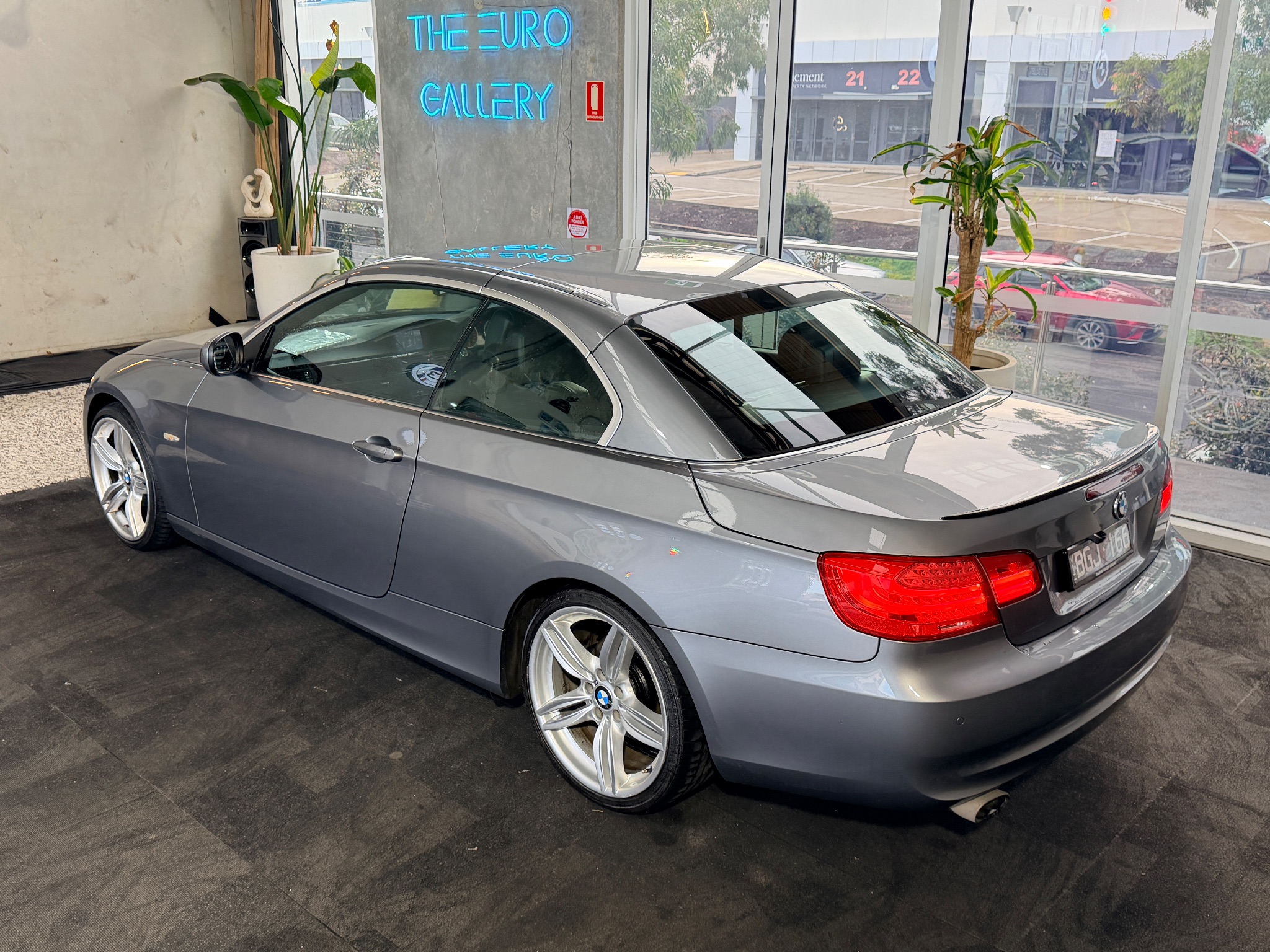 2012 BMW 320d convertible in Space grey — photo 7