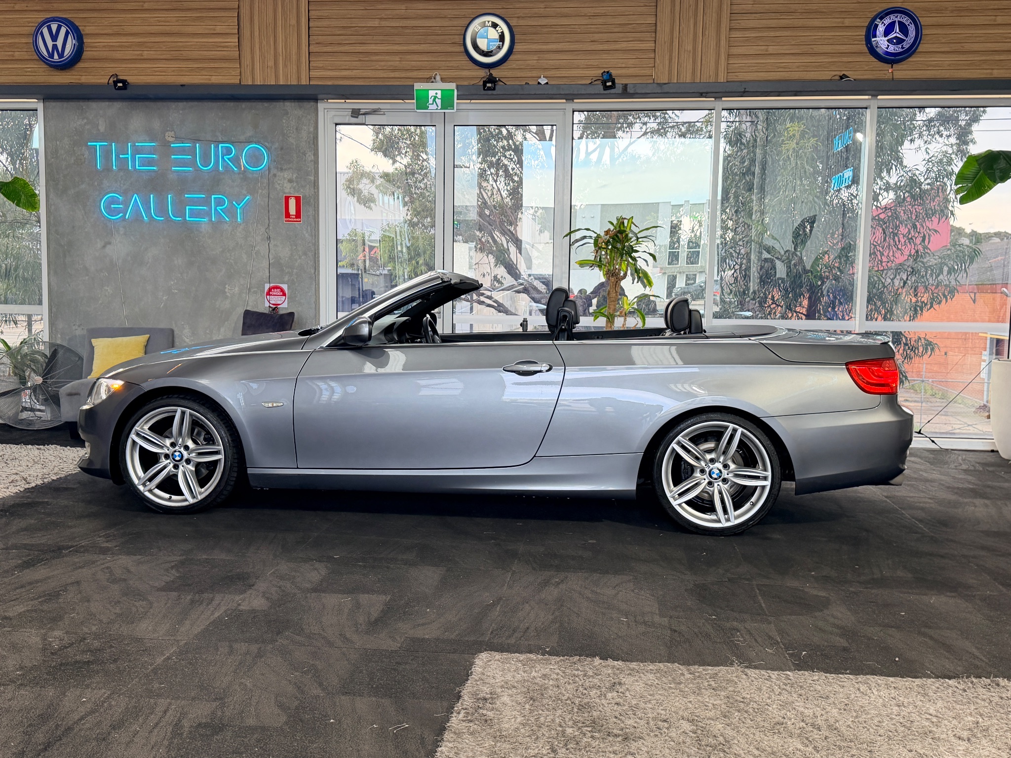 2012 BMW 320d convertible in Space grey — photo 6