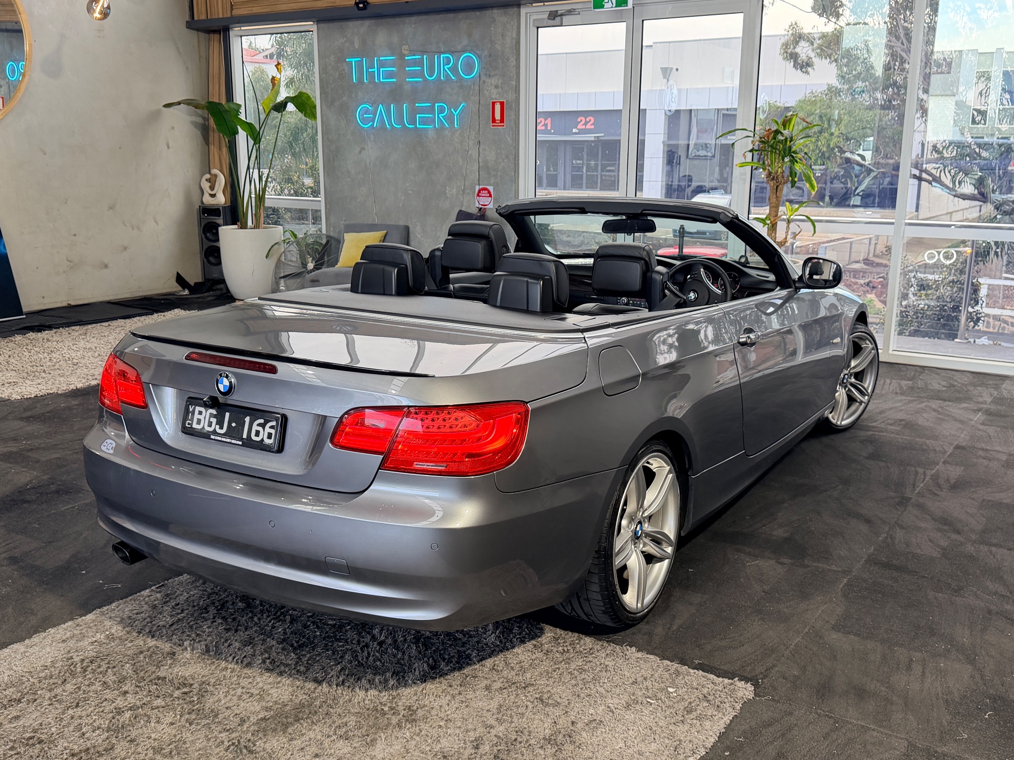 2012 BMW 320d convertible in Space grey — photo 12
