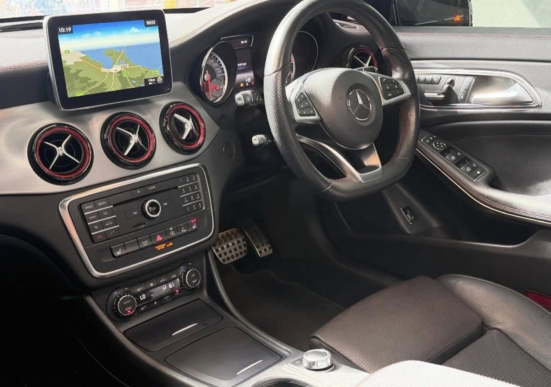 2015 Mercedes-Benz CLA250 4MATIC Shooting Brake in Black — photo 5