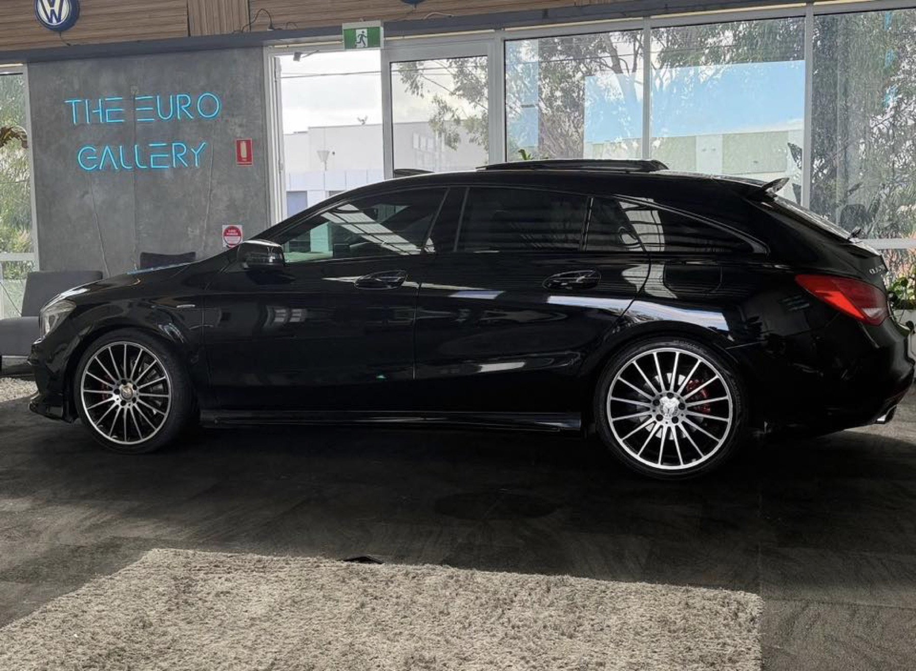 2015 Mercedes-Benz CLA250 4MATIC Shooting Brake in Black — photo 3