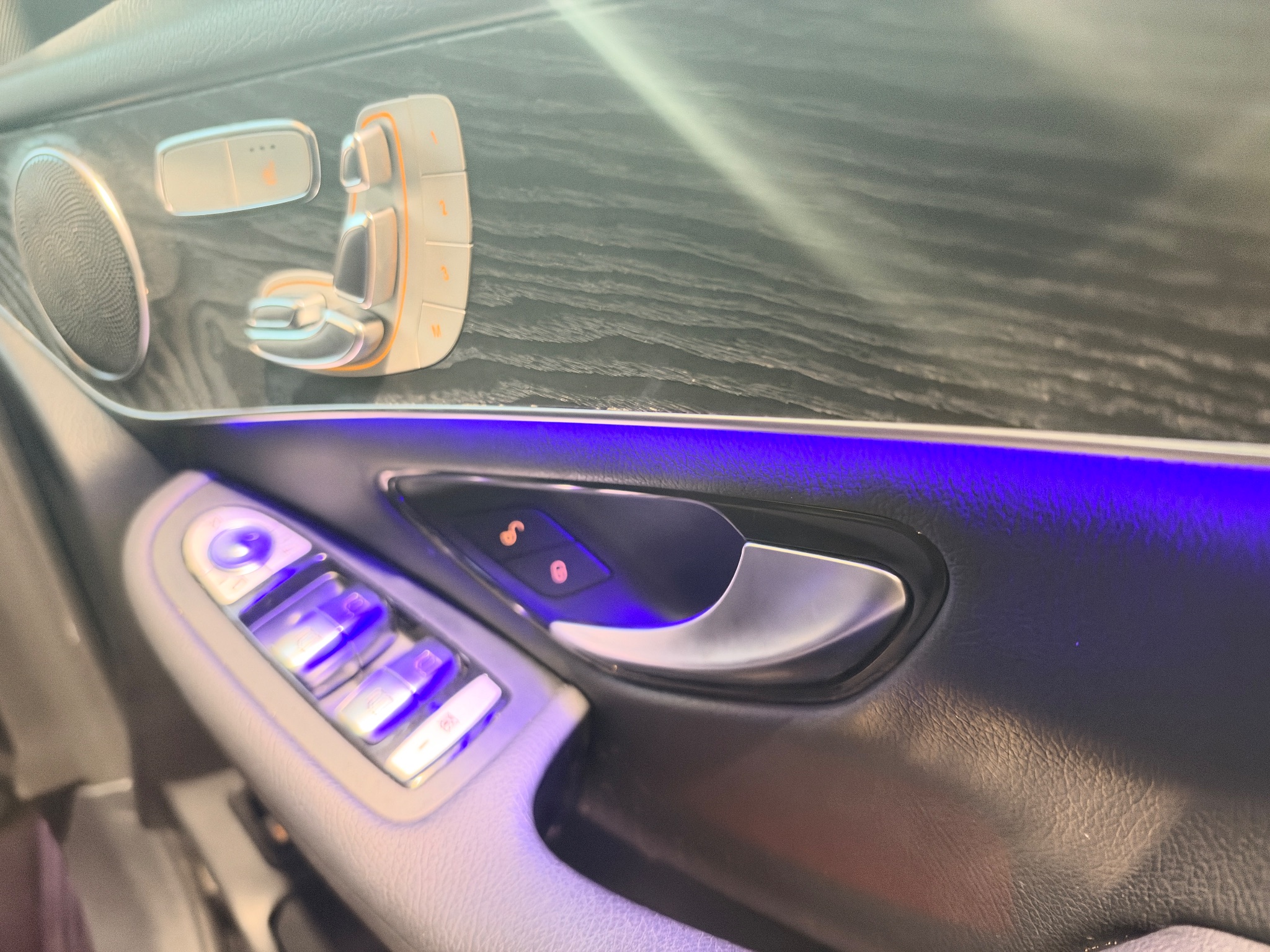 2020 Mercedes-Benz Glc200 AMG in Black — photo 10