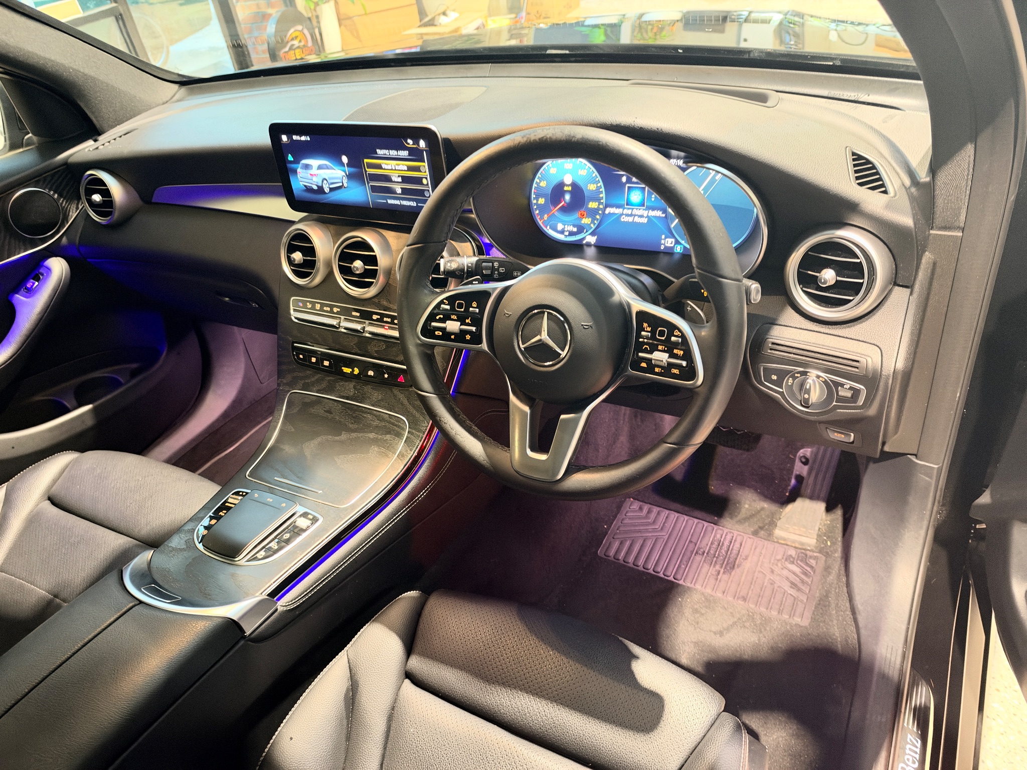 2020 Mercedes-Benz Glc200 AMG in Black — photo 9