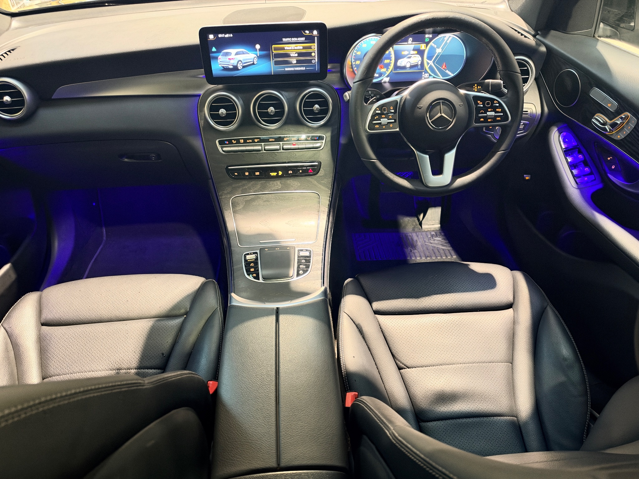 2020 Mercedes-Benz Glc200 AMG in Black — photo 11