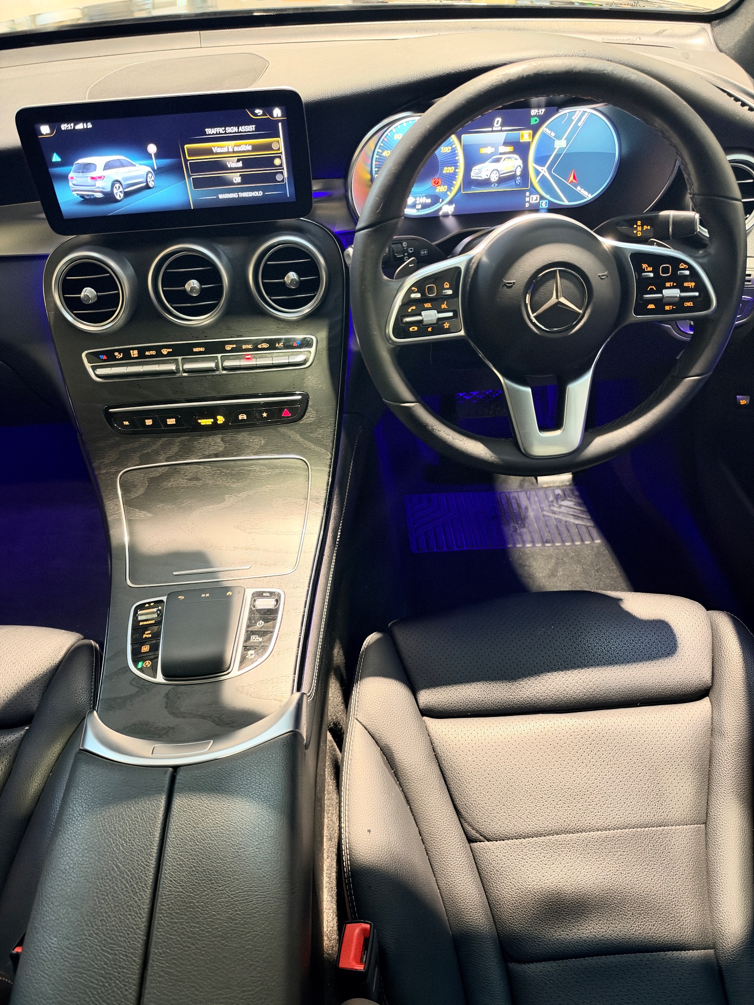 2020 Mercedes-Benz Glc200 AMG in Black — photo 13