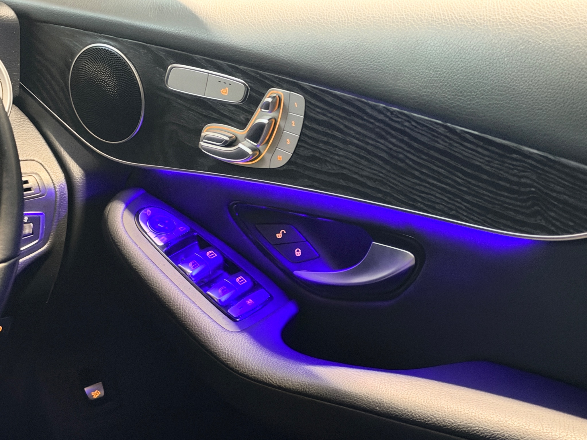 2020 Mercedes-Benz Glc200 AMG in Black — photo 12