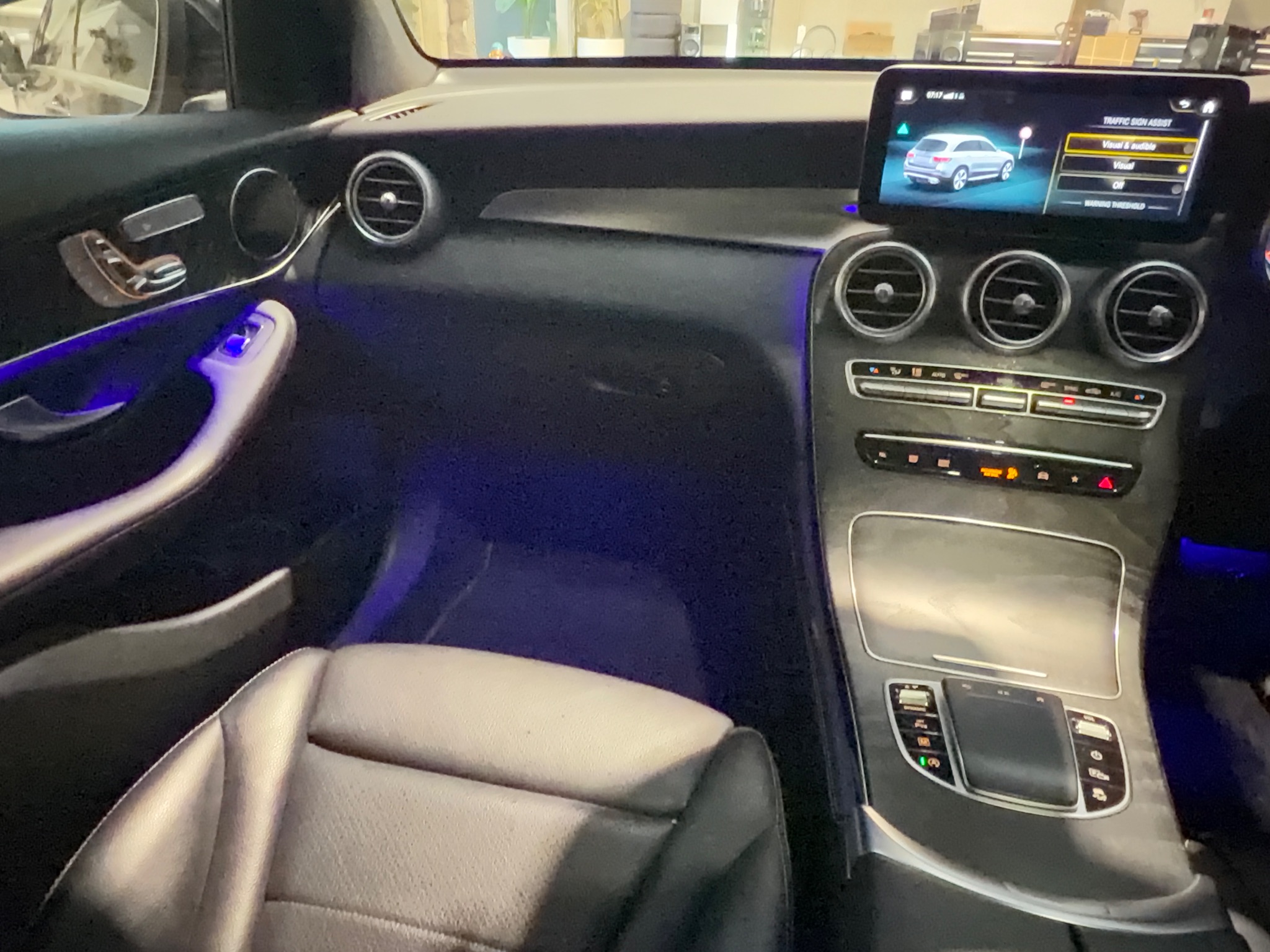 2020 Mercedes-Benz Glc200 AMG in Black — photo 14