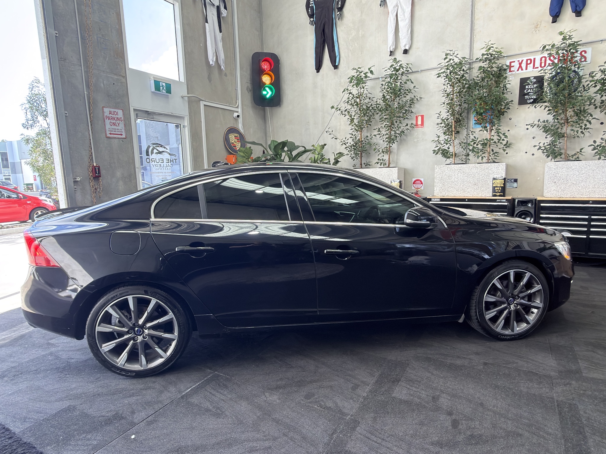 2015 Volvo S60 in Black — photo 4